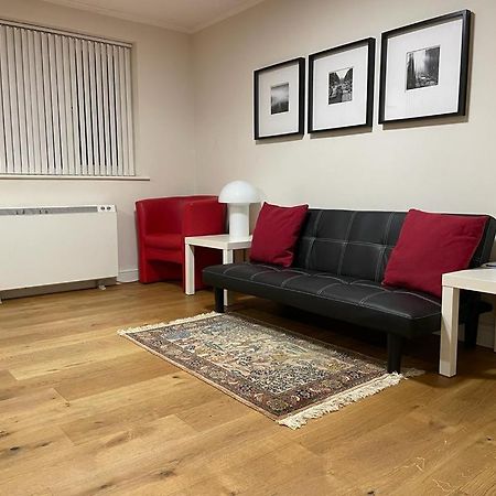 Morden Flat Close To Dlr Station With Free Parking ロンドン エクステリア 写真