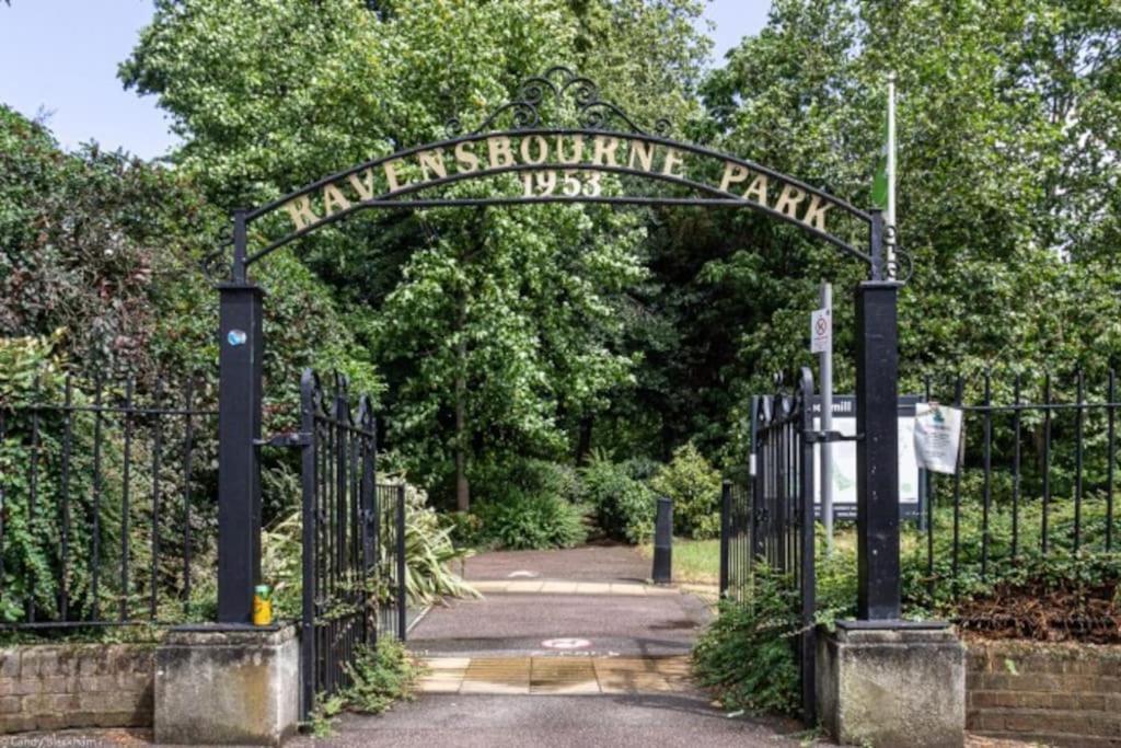 Morden Flat Close To Dlr Station With Free Parking ロンドン エクステリア 写真